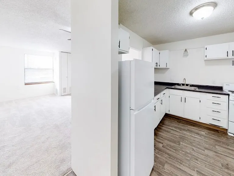 Riverview Apartments — Photo 13