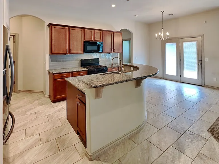 9416 NW 91st Cir — Photo 4