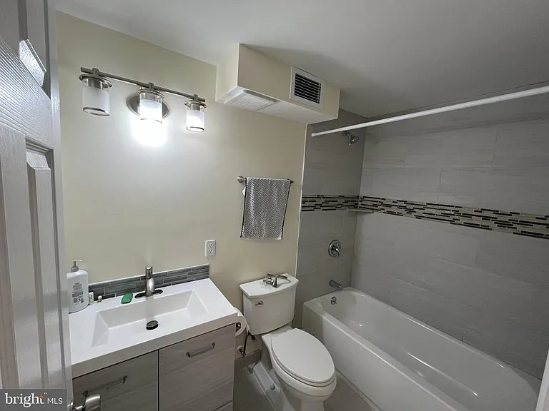 7220 Vistas Ln — Photo 24