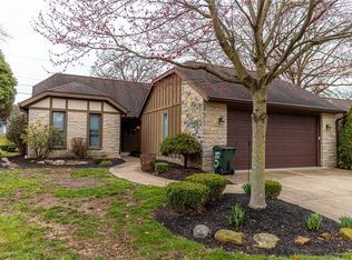 5 Oak Pointe Dr, Coshocton, OH 43812