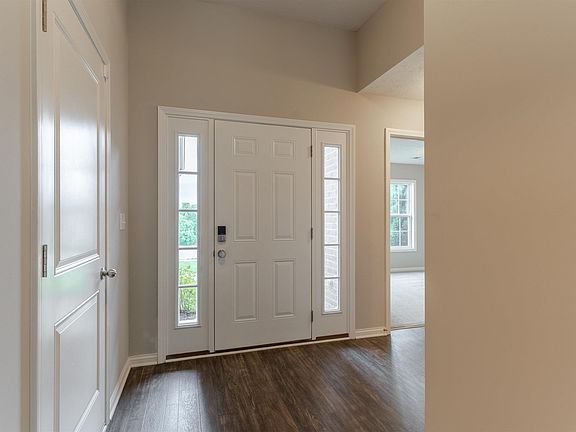 3rd image of 832 Tawny Dr