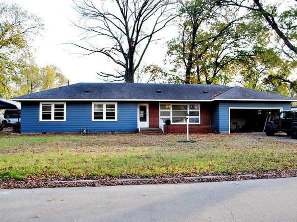1001 E 4th St, Cherryvale, KS 67335