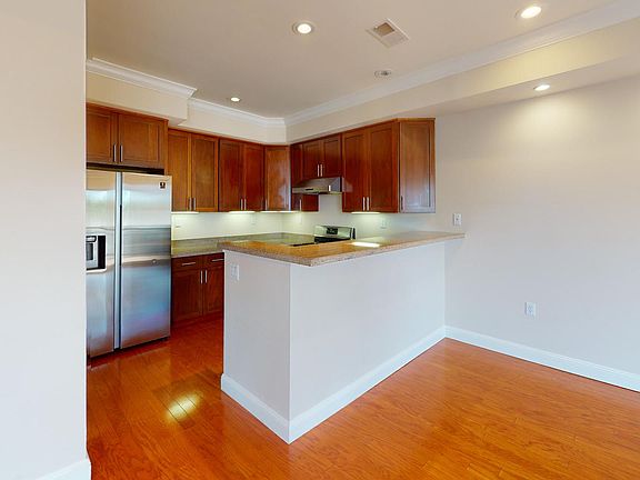 5th image of 124 Mary Teresa St