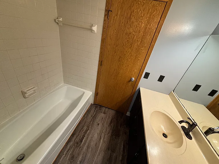 2124 Viking Dr NW #A — Photo 6