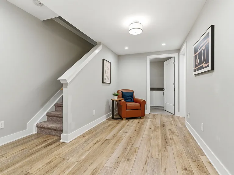 251 E 3rd Ave — Photo 20