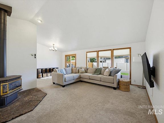 3rd image of 3321 N Lena Pl