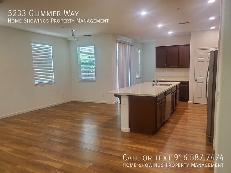 5233 Glimmer Way — Photo 2