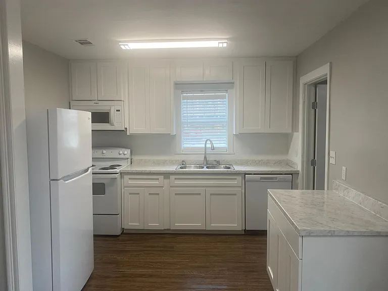 300 N 25th Ave — Photo 7
