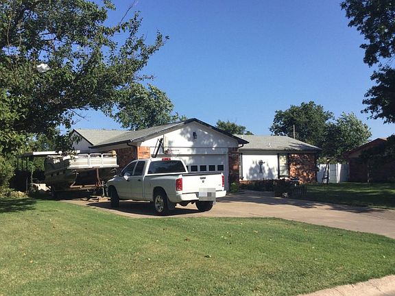 2nd image of 615 N Circle Dr