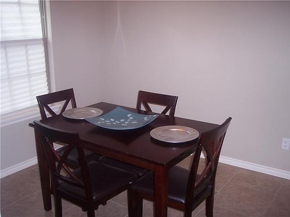 3rd image of 504 SW 121st Pl