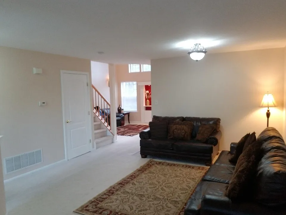 327 Hawthorne Rd