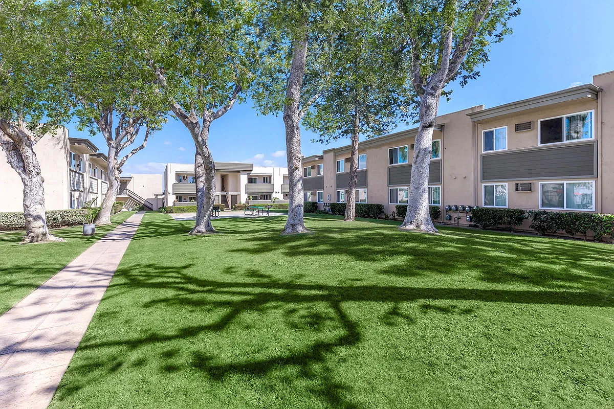 Building Photo - Regency Plaza Apartment Homes
