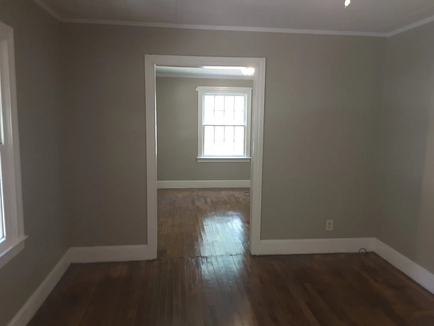 Charming 3 bedroom / 1 bath home — Photo 2