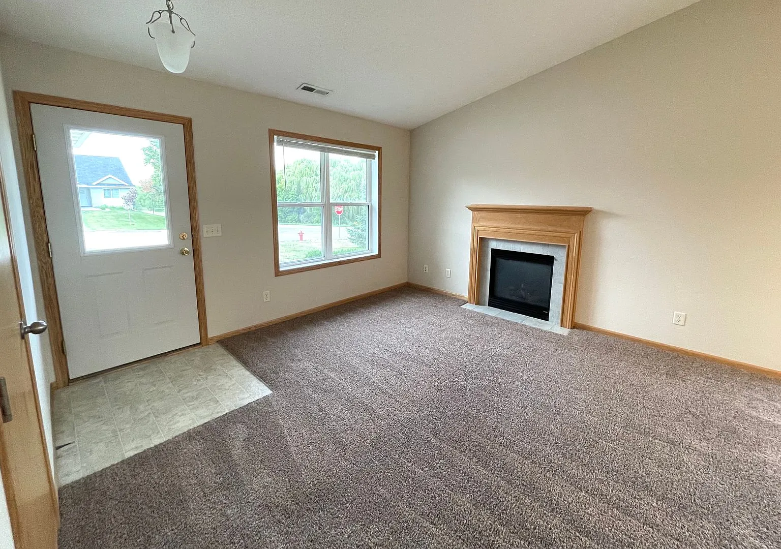 2 Bedroom, 1.5 Bath Town Home — Photo 2
