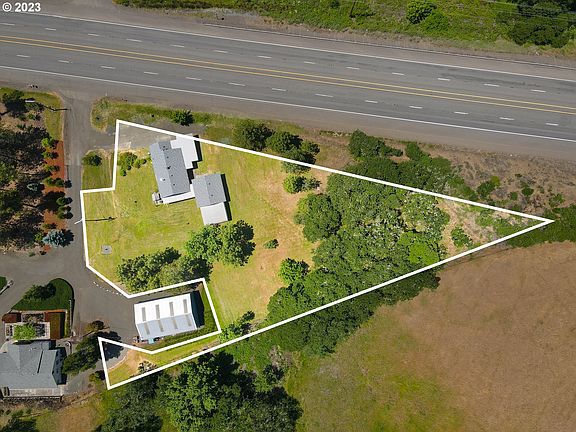 4th image of 7855 N Umpqua Hwy