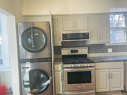 3rd image of 3512 Cambridge Ave Floor 2