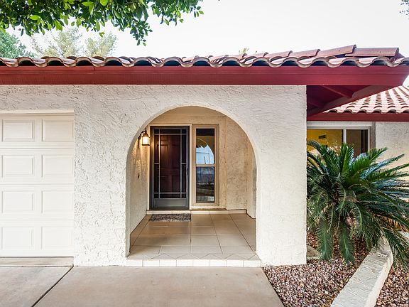 4th image of 2612 S Los Altos