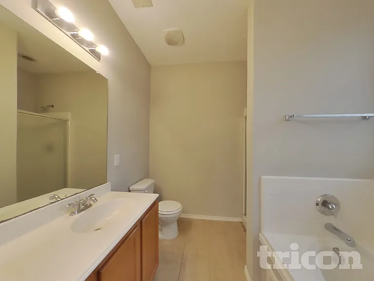 3413 Fashion St — Photo 9