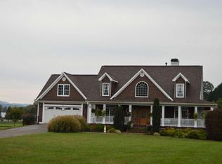 108 Bell Creek Cove Rd, Hiawassee, GA 30546