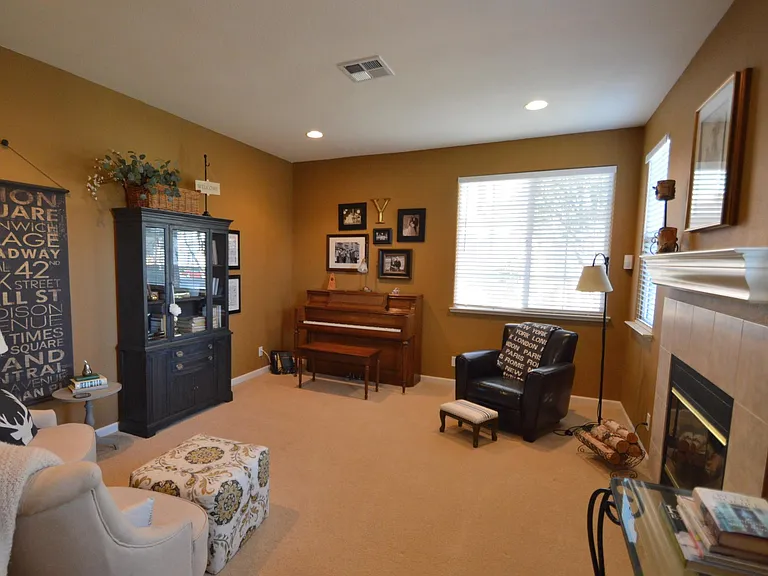 237 Blackstone Cmn — Photo 6