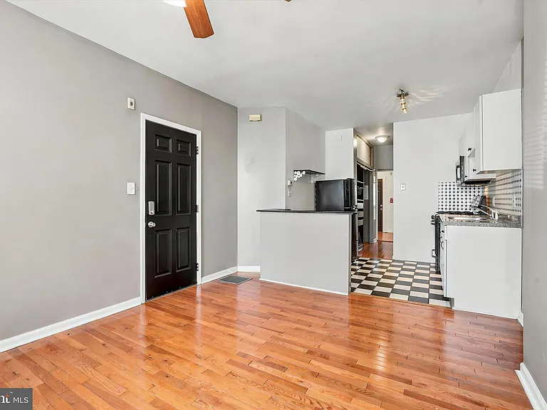 1818 Catharine St #1F — Photo 5