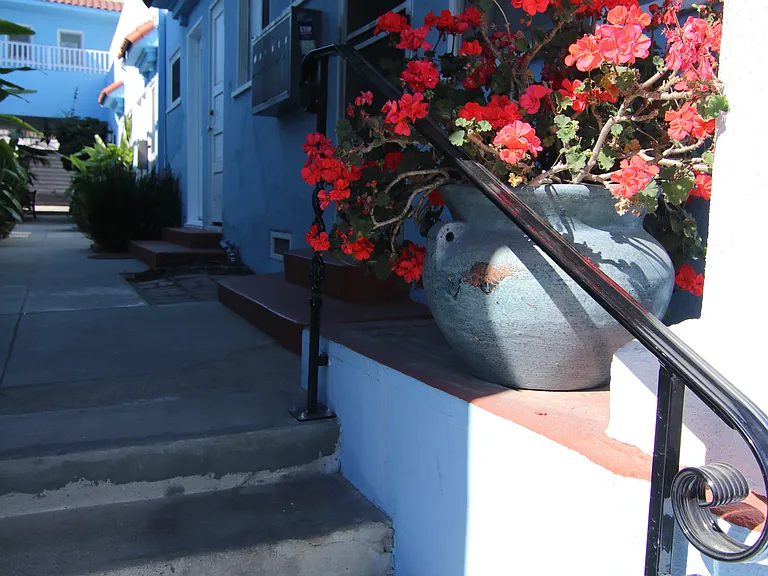 55 Roswell Ave #9 — Photo 64