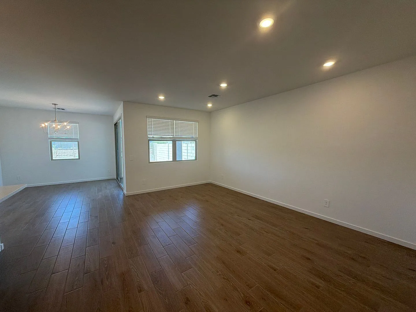 4 bed, 2.0 bath, 1832 sqft, $2,300 — Photo 4