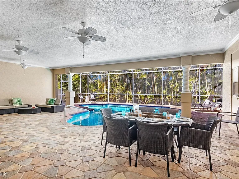 2817 SW 42nd Ln — Photo 2