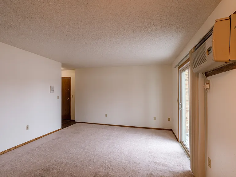 Fargo, ND Huntington Apartments |Living