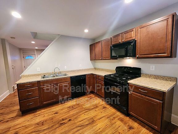 5th image of 433 Beaver St