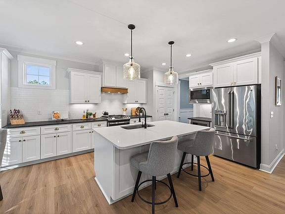 4th image of 505 Lambert Ln