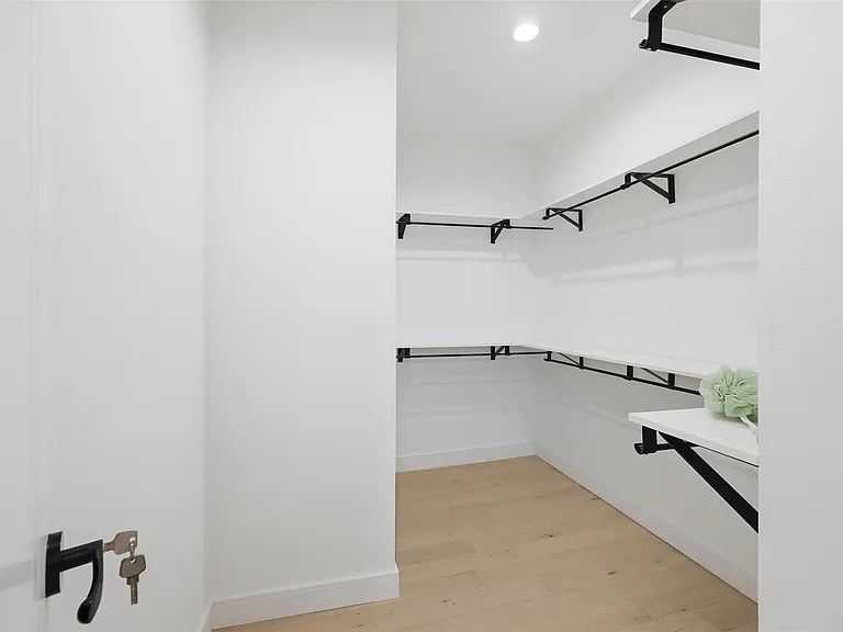 4635 Manett St #101 — Photo 25