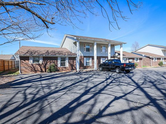 3rd image of 105/107 Grogan Cir