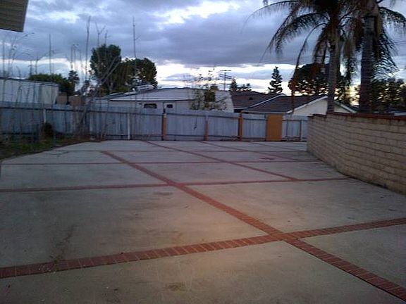 5th image of 13516 Gladstone Ave