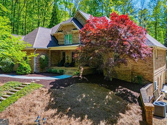 2nd image of 39 Cambridge Ln