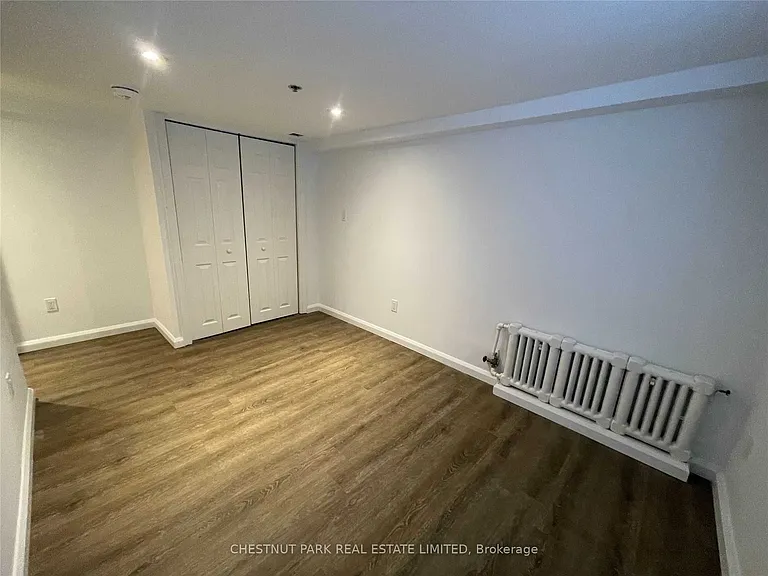 24 Strathgowan Ave #LOWER — Photo 10