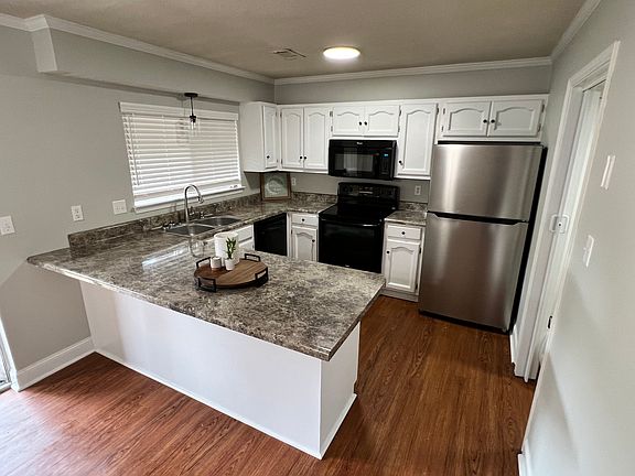 3rd image of 3914 Watermelon Rd APT 37B