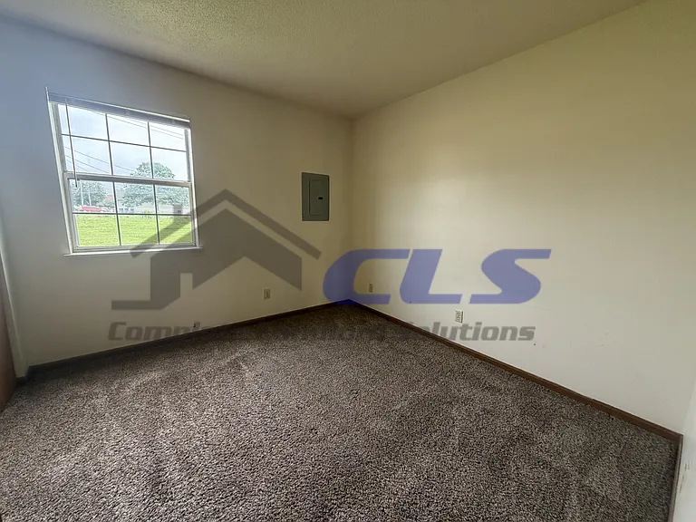 820 Poplar St — Photo 6