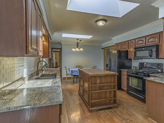 4th image of 8095 E Hilltop Ct