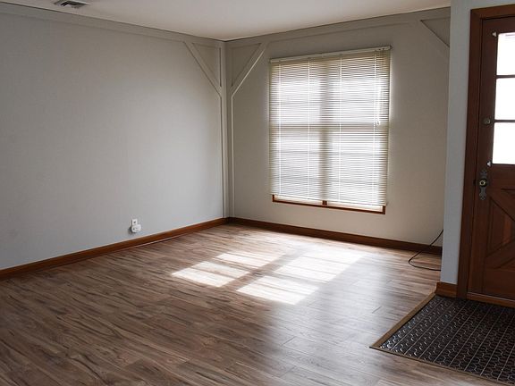 4th image of 313 W Woodward Heights Blvd