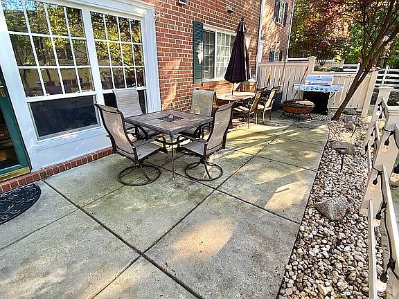 3rd image of 5248 Maris Ave