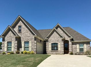 626 Taylor Overlook Dr, Taylor, MS 38673