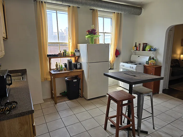 1848 N Hoyne Ave — Photo 5