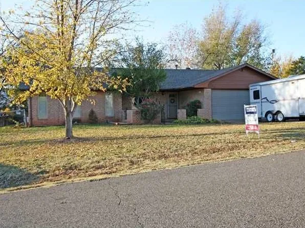 1712 E Cottonwood Ter, Mustang, OK 73064