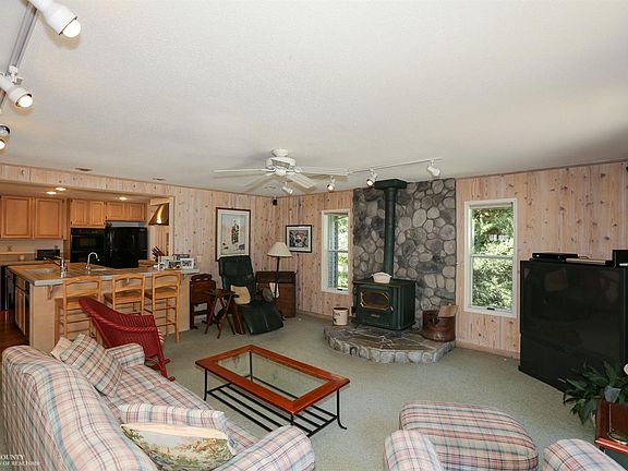 5th image of 18680 Wildflower Dr