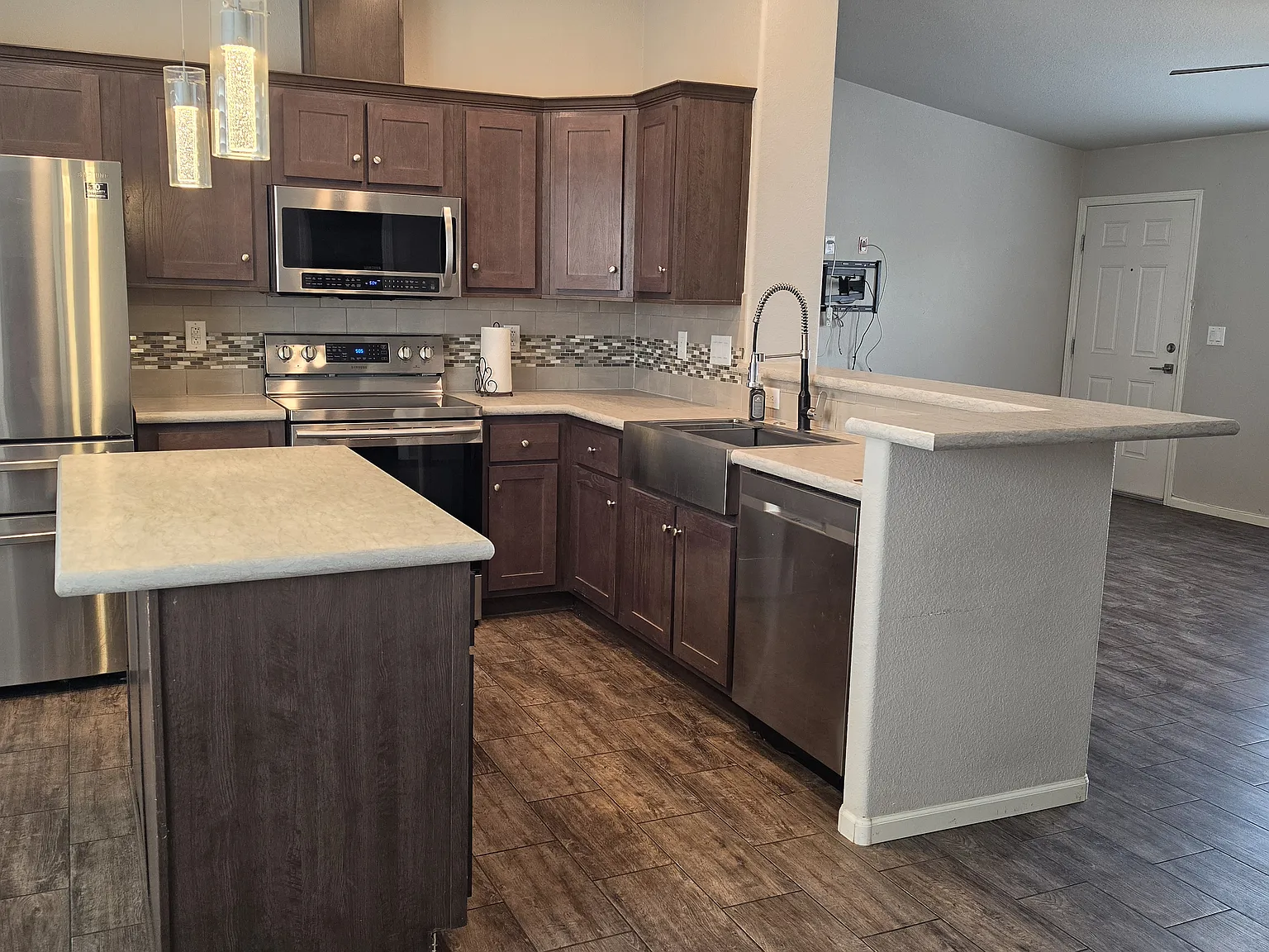 3 bed, 1700 sqft, $2,500 — Photo 4