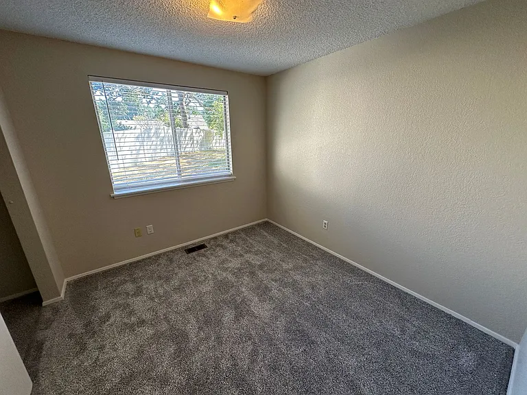 813 Haskell Ct — Photo 8