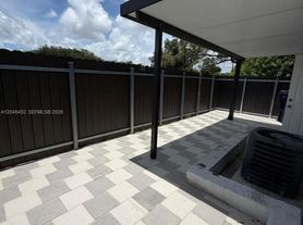 1049 NW 95th St, Miami, FL