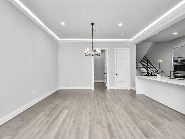 1320 Eberhard St — Photo 12