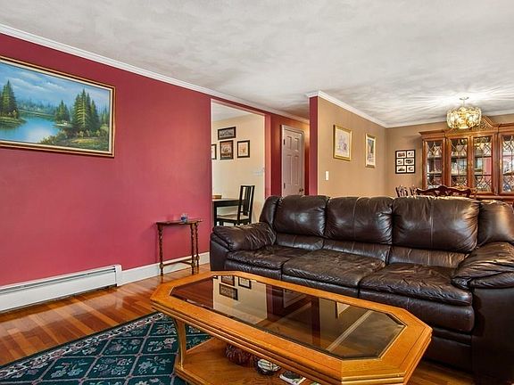 5th image of 33 Rockdale Ave